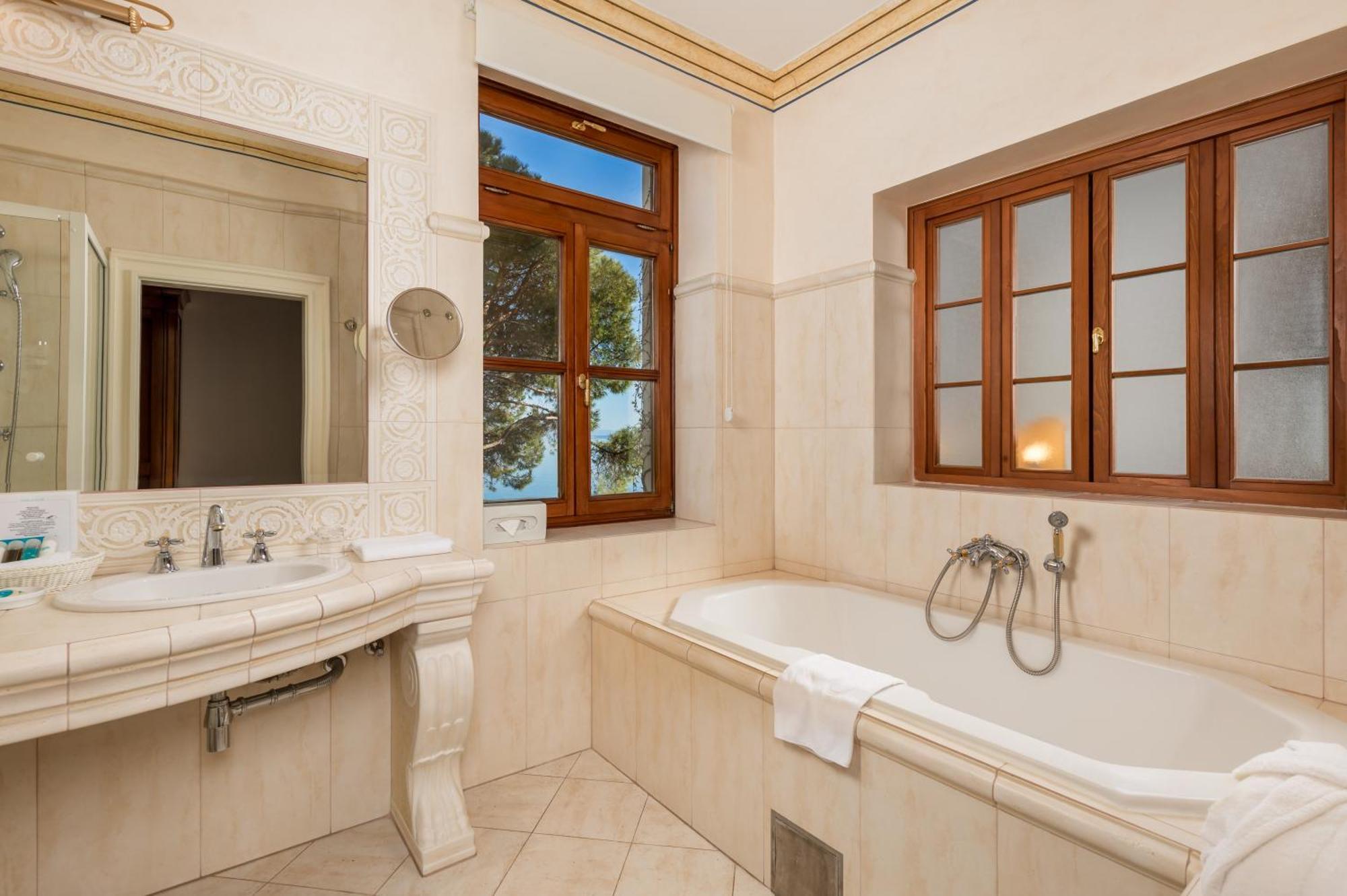 Hotel Miramar Opatija Luaran gambar